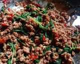 รูปขั้นตอนการทำที่ 3 ของ กะเพราหมูสับไข่ดาว แคร์หมูชวนหิว ติดตามได้ที่ยูทูป แคร์จันตนา 🤍