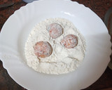 Foto del paso 4 de la receta: Albóndigas de salmón ahumado, surimi y langostinos