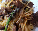 Foto del paso 9 de la receta: Espaguetis con champiñones, ajos, cayena y alcaparras