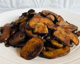 A picture of step 2 of Mashroom Sause Pasta.