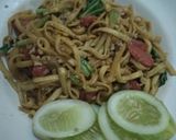 Foto langkah ke 6 dari resep Mi Goreng Pipih.