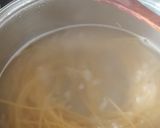 Foto del paso 1 de la receta: Espaguetis con salsa de queso, tomate y jamón
