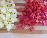 Foto del paso 2 de la receta: Lomo al ajillo con patatas y pimientos