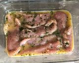 Une image de l'étape 1 de Poulet mariné moutarde, citron, miel.