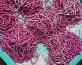 Foto langkah ke 5 dari resep Mie buah naga homemade.