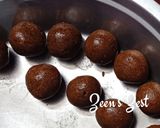 A picture of step 4 of Peanut Jaggery Laddoos.