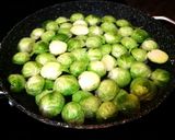 Foto del paso 1 de la receta: Coles de Bruselas al horno a dos quesos y especias