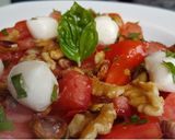 Foto del paso 3 de la receta: Ensalada de tomate y frutos secos