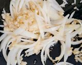 Foto langkah ke 3 dari resep Ayam goreng saos mentega.