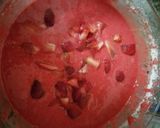 A picture of step 5 of Valentine strawberry cake#valentinesdish.