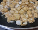 Foto langkah ke 2 dari resep Sambal Goreng Ati Ampela Tahu Kentang dan Wortel.