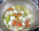 Foto langkah ke 3 dari resep Sop bakso ayam.