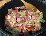 Une image de l'étape 8 de Carottes au lard, poivrons verts et raisins secs.