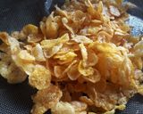 A picture of step 2 of Sookhi bhel.