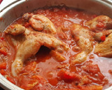 Foto del paso 5 de la receta: Codornices con tomate y alcachofas, con toque picante