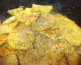 Foto del paso 4 de la receta: Emperador sobre lecho de patatas, cebolla y manzana con cúrcuma