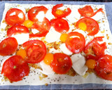 Foto del paso 5 de la receta: Pizza margarita con huevos de codorniz