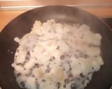 Foto del paso 2 de la receta Revuelto de bacalao con jamón serrano y tortas maíz rellenas