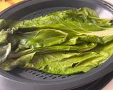 Foto del paso 1 de la receta: Acelgas rellenas de arroz y cebolla