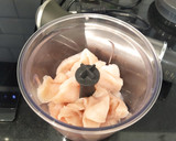 Foto del paso 2 de la receta: Hamburguesitas de pollo (BLW)