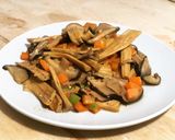 Hình bước làm 3 của món Tàu hủ ky xào nấm chay