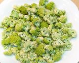 Foto del paso 4 de la receta: Potaje de garbanzos con chistorra, acelgas y brócoli