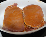 Foto del paso 5 de la receta: Lomo de cerdo adobado en casa, con relleno de espinacas y queso