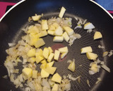 Foto del paso 2 de la receta: Lombarda salteada con piñones pasas y manzana