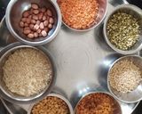 A picture of step 1 of 6 grain khichdi (6 dhan khichdi).