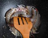 Gambar langkah 5 resipi Prawns, Maitake & Shishito Stir Fry.