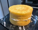 Foto langkah ke 7 dari resep Simple Birthday Cake.