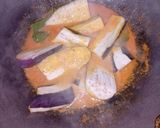 Foto langkah ke 3 dari resep Tongkol Terong Bumbu Santan (Olahan Santan Kara).