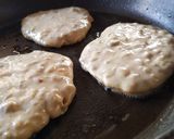 A picture of step 5 of Leftover porridge pancakes.