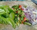 Foto langkah ke 3 dari resep Tumis cumi asin tahu pete pedas.