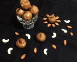 A picture of step 7 of Atta Ladoo / Pinni.