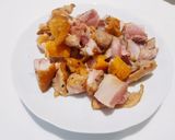 A picture of step 2 of Oyakodon (Japanese Chicken and Egg Rice Bowl) 親子丼.