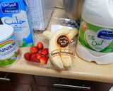 A picture of step 1 of Strawberry Smoothy 🍓😋.