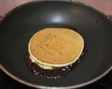 Foto langkah ke 5 dari resep Cinnamon Roll Pancakes.