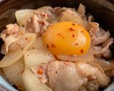 月見 洋蔥豬肉蓋飯 (豪華但簡單！)的食譜步驟7照片