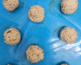 Foto del paso 2 de la receta: Galletas de avena y cebolla 🧅 (sin balanza)