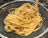 รูปขั้นตอนการทำที่ 1 ของ สปาเกตตี้ผัดพริกแห้งปลาหมึกSquid fried with spaghetti dried chili
