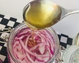 Foto del paso 2 de la receta: Cebolla Curtida con Miel y Vinagre!!