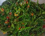 Foto langkah ke 3 dari resep Tumis Pakis Bunga Pepaya Ala Manado.
