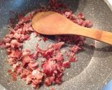 Foto del passaggio 2 della ricetta Fusilli allo zafferano, con scampi su crema di piselli e speck croccante