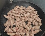 Kínai tészta mézes-mustáros csirkemellel recept fázis 2 fotója