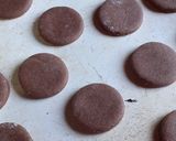 Foto del paso 3 de la receta: Alfajores de chocolate rellenos con dulce de leche y Nutella😜