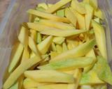 Foto langkah ke 1 dari resep Asinan mangga mix nanas.