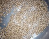 A picture of step 1 of Boiled white chickpeas.