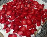 Foto del paso 4 de la receta: Arrollado de frutillas, crema y dulce de leche