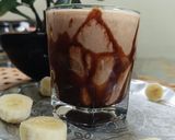 A picture of step 2 of Banana and nutella milk shake.